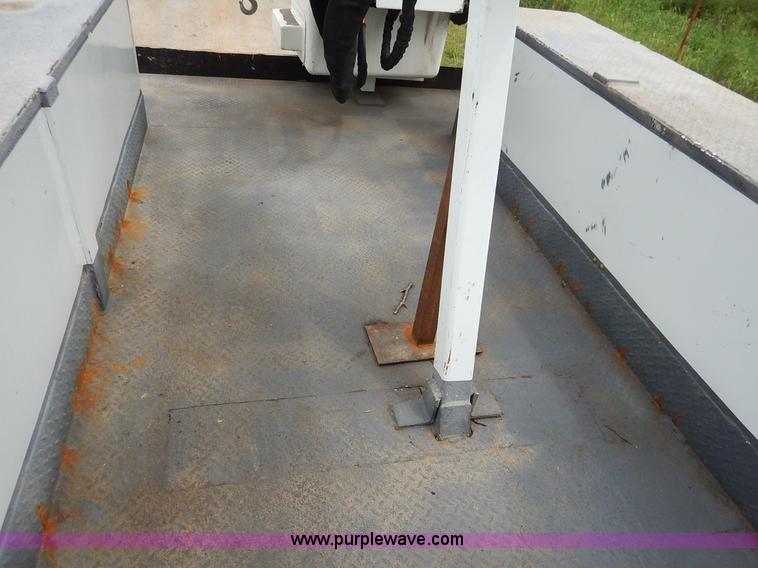 image for item K1528 2002 Freightliner FL70 bucket truck