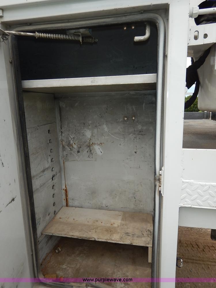 image for item K1528 2002 Freightliner FL70 bucket truck