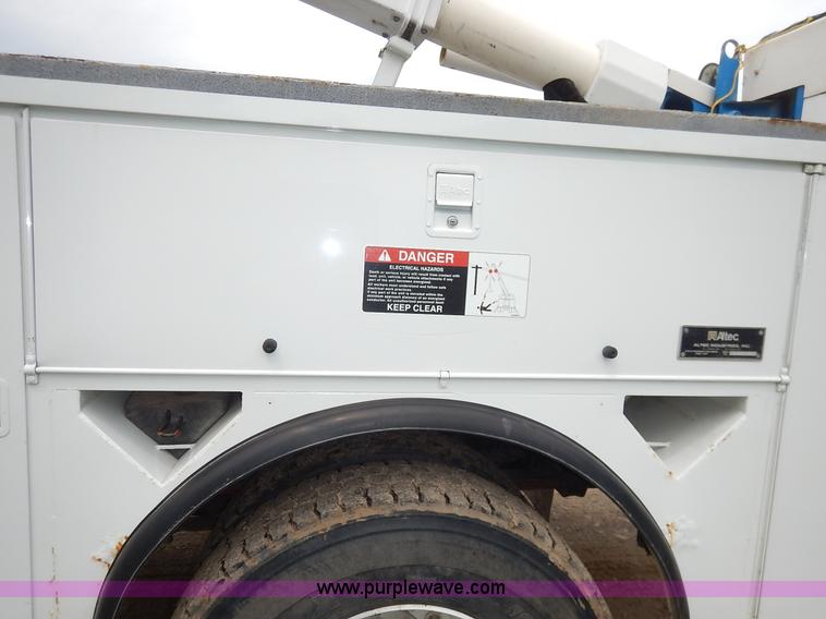 image for item K1528 2002 Freightliner FL70 bucket truck