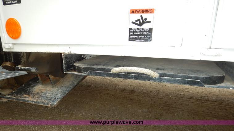 image for item K1528 2002 Freightliner FL70 bucket truck