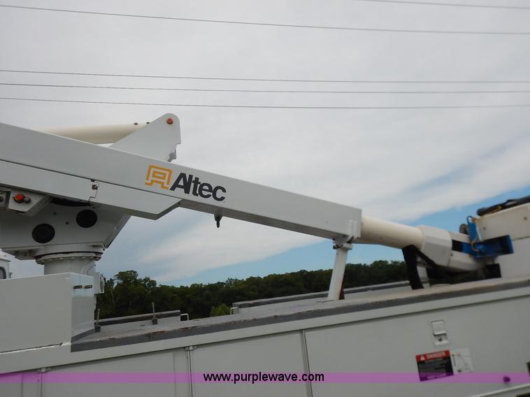 image for item K1528 2002 Freightliner FL70 bucket truck