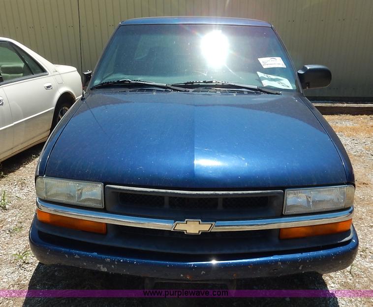 image for item K1550 1998 Chevrolet S10 LS Ext. Cab pickup truck