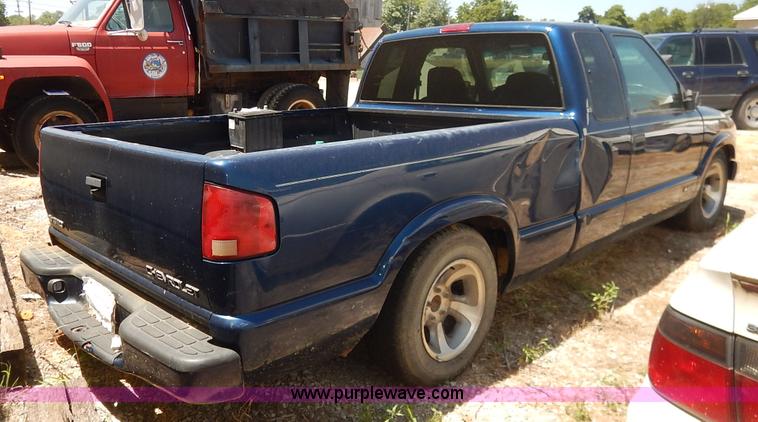 image for item K1550 1998 Chevrolet S10 LS Ext. Cab pickup truck
