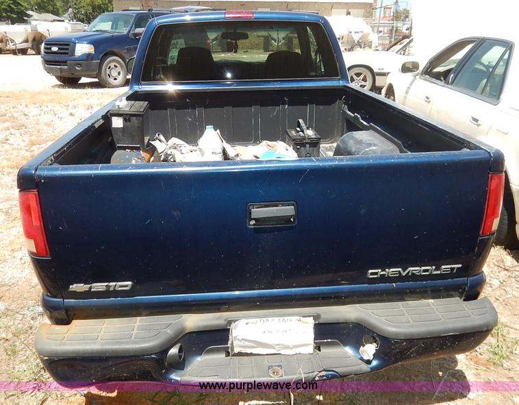 image for item K1550 1998 Chevrolet S10 LS Ext. Cab pickup truck