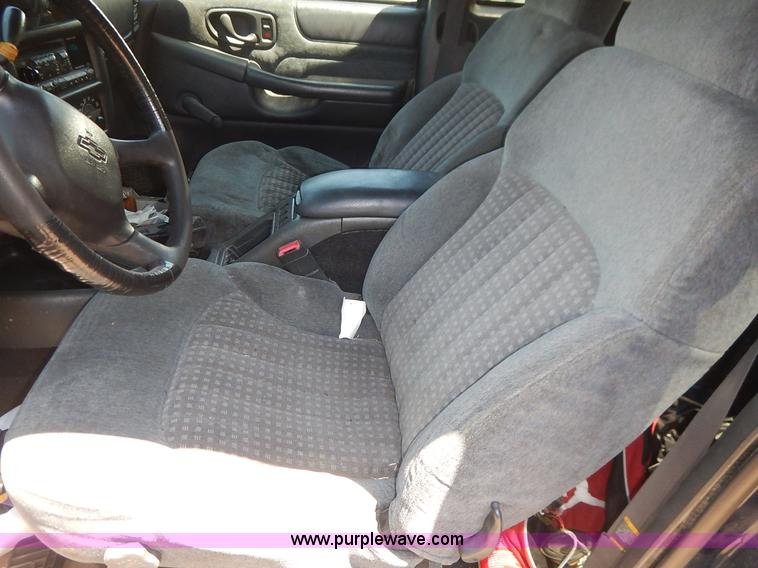 image for item K1550 1998 Chevrolet S10 LS Ext. Cab pickup truck