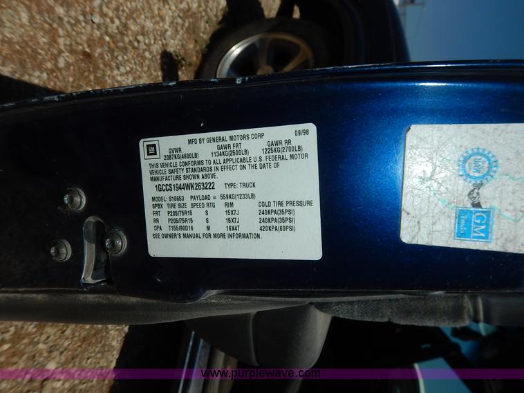 image for item K1550 1998 Chevrolet S10 LS Ext. Cab pickup truck