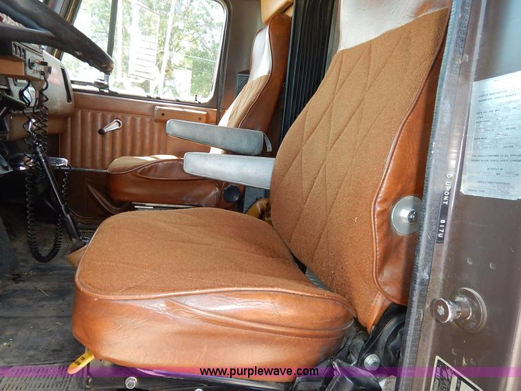 image for item K1584 1989 International S1600 fire rescue truck