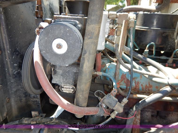 image for item K1584 1989 International S1600 fire rescue truck