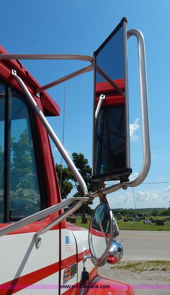 image for item K1584 1989 International S1600 fire rescue truck