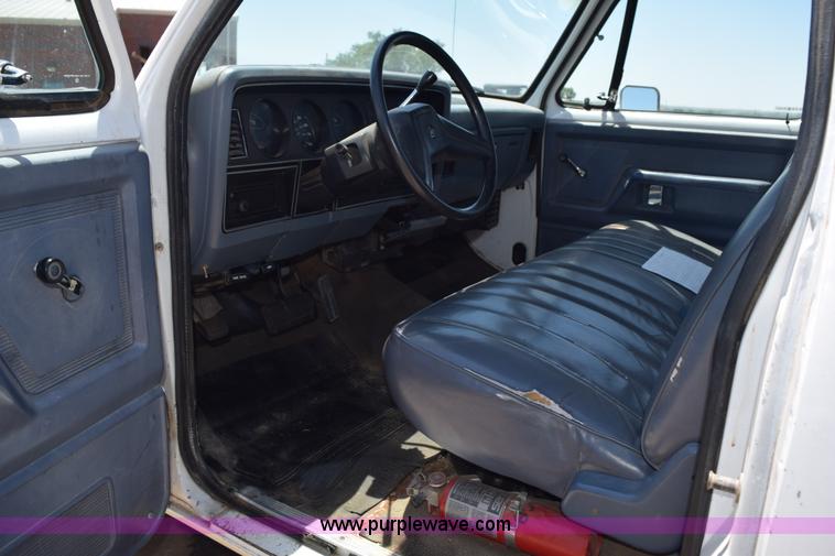 image for item K6175 1988 Dodge D250 pickup truck