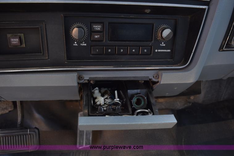 image for item K6175 1988 Dodge D250 pickup truck