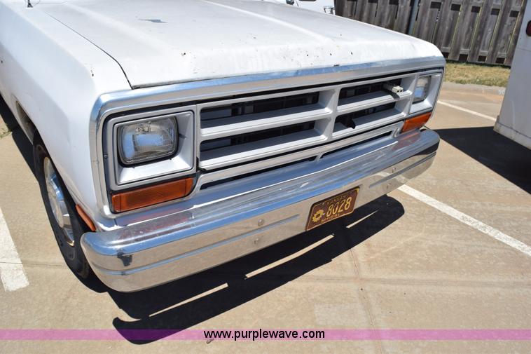 image for item K6175 1988 Dodge D250 pickup truck