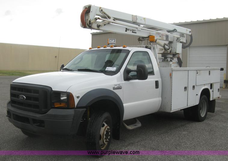 image for item K8711 2006 Ford F450 Super Duty XL bucket truck