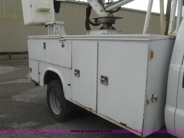 image for item K8711 2006 Ford F450 Super Duty XL bucket truck