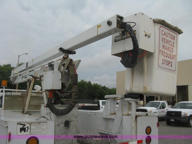 image for item K8711 2006 Ford F450 Super Duty XL bucket truck