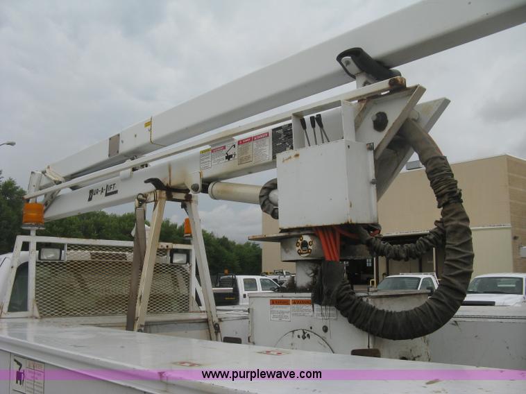 image for item K8711 2006 Ford F450 Super Duty XL bucket truck