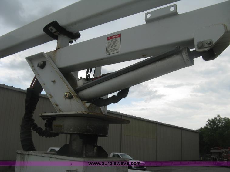 image for item K8711 2006 Ford F450 Super Duty XL bucket truck