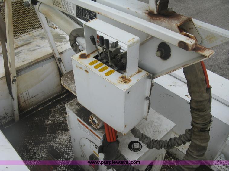 image for item K8711 2006 Ford F450 Super Duty XL bucket truck