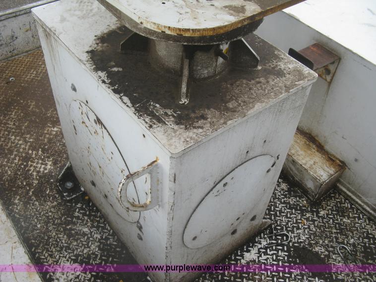 image for item K8711 2006 Ford F450 Super Duty XL bucket truck