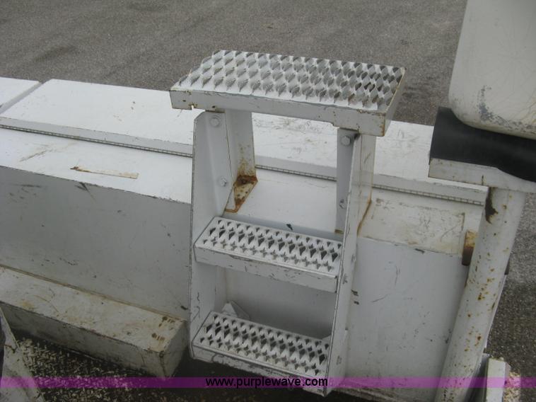 image for item K8711 2006 Ford F450 Super Duty XL bucket truck