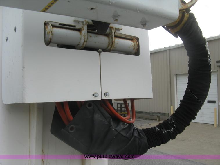 image for item K8711 2006 Ford F450 Super Duty XL bucket truck