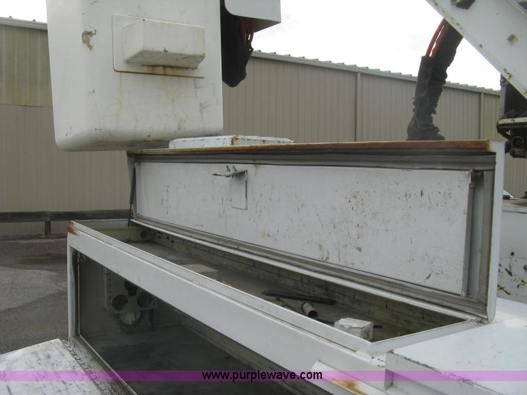 image for item K8711 2006 Ford F450 Super Duty XL bucket truck