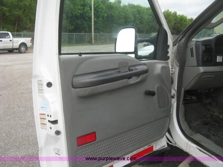 image for item K8711 2006 Ford F450 Super Duty XL bucket truck