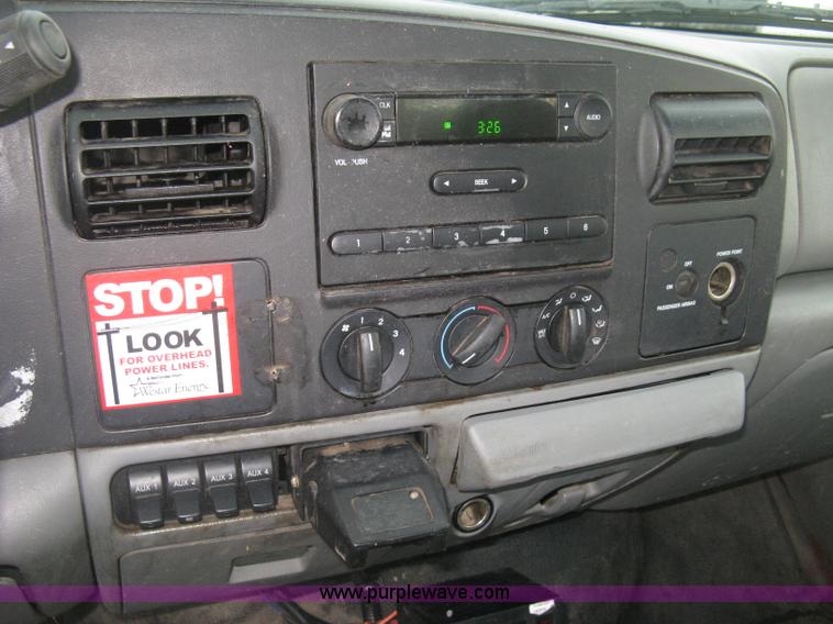 image for item K8711 2006 Ford F450 Super Duty XL bucket truck