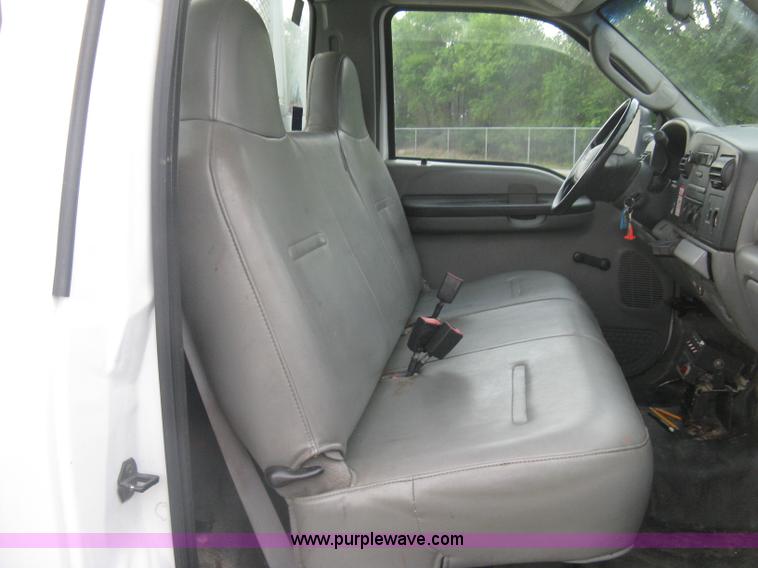 image for item K8711 2006 Ford F450 Super Duty XL bucket truck