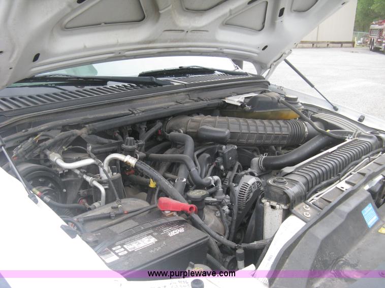 image for item K8711 2006 Ford F450 Super Duty XL bucket truck