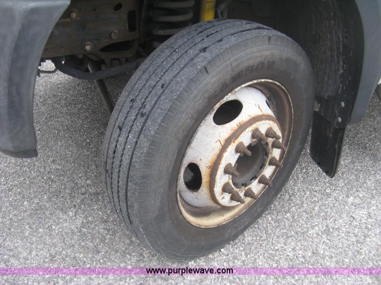 image for item K8711 2006 Ford F450 Super Duty XL bucket truck