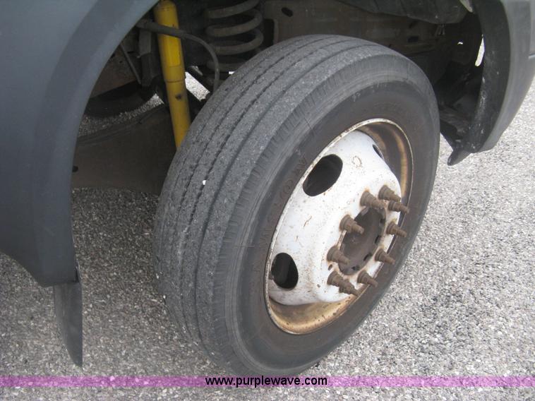 image for item K8711 2006 Ford F450 Super Duty XL bucket truck