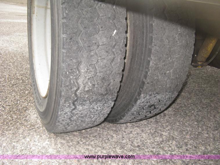 image for item K8711 2006 Ford F450 Super Duty XL bucket truck