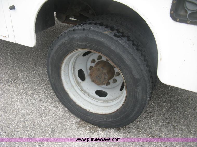 image for item K8711 2006 Ford F450 Super Duty XL bucket truck