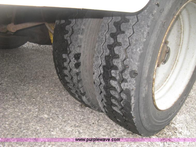 image for item K8711 2006 Ford F450 Super Duty XL bucket truck