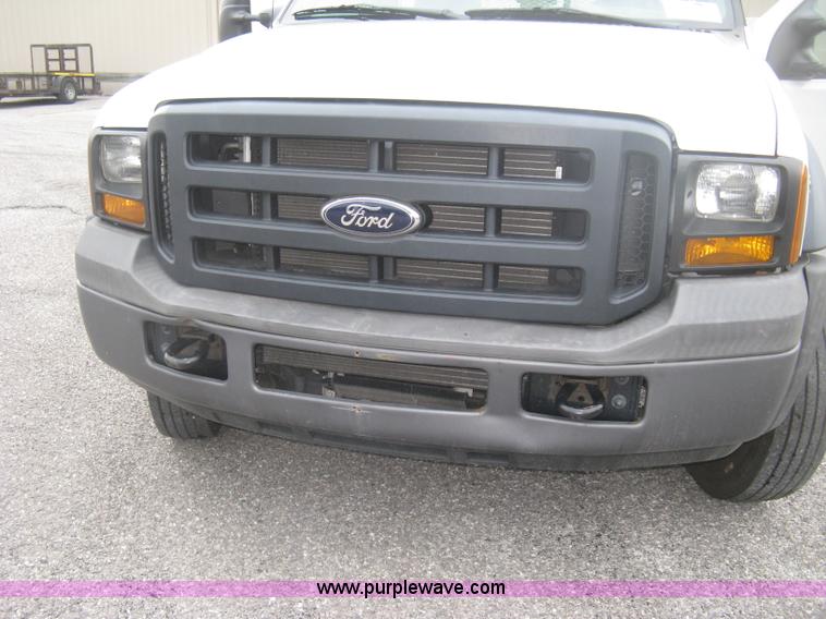 image for item K8711 2006 Ford F450 Super Duty XL bucket truck