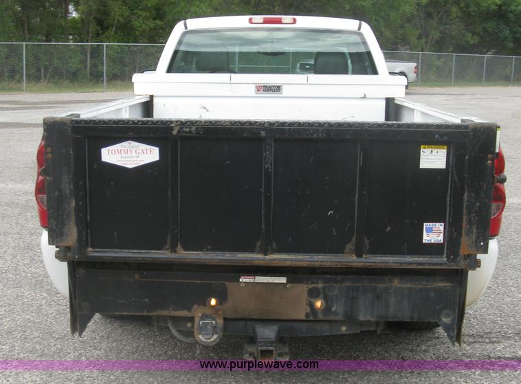 image for item K8712 2004 Chevrolet Silverado 1500 pickup truck
