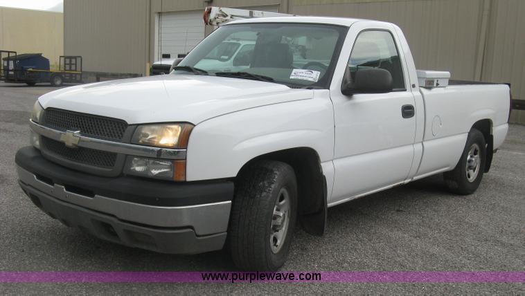 image for item K8712 2004 Chevrolet Silverado 1500 pickup truck