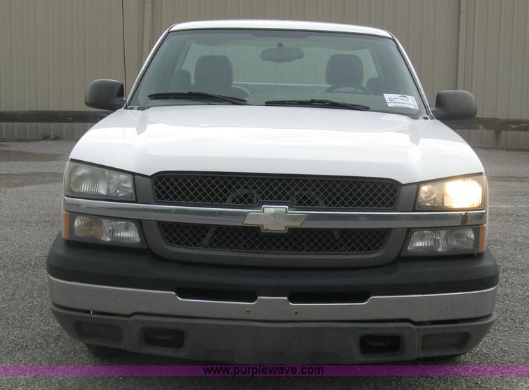 image for item K8712 2004 Chevrolet Silverado 1500 pickup truck