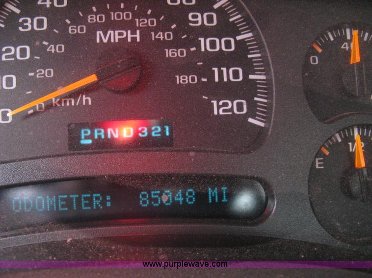 image for item K8712 2004 Chevrolet Silverado 1500 pickup truck