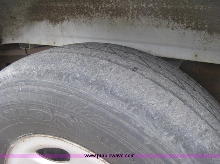 image for item K8712 2004 Chevrolet Silverado 1500 pickup truck