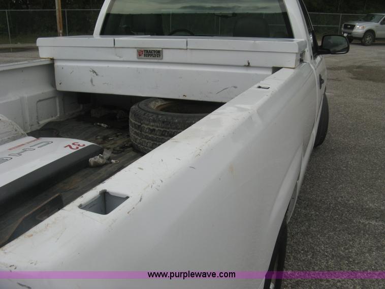 image for item K8712 2004 Chevrolet Silverado 1500 pickup truck
