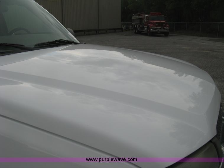 image for item K8712 2004 Chevrolet Silverado 1500 pickup truck