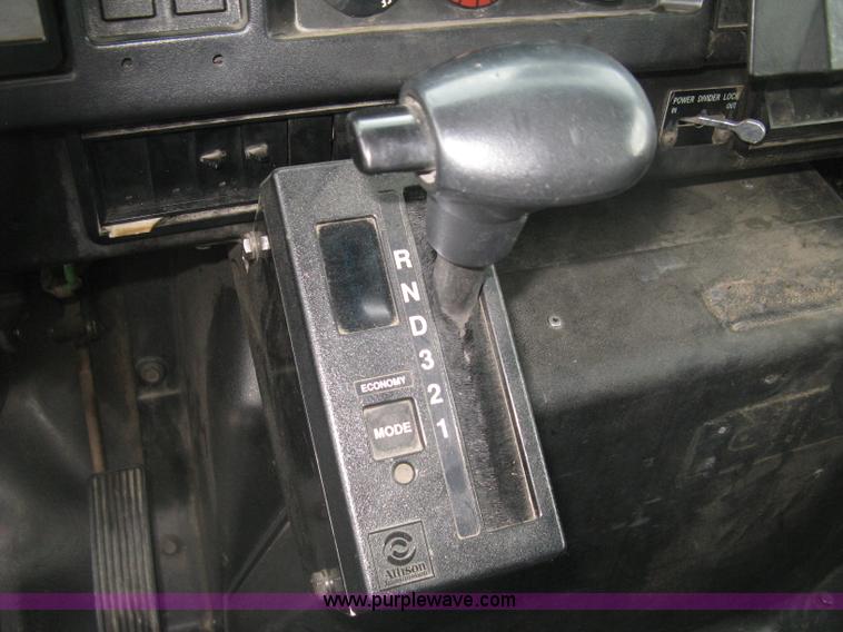 image for item K8714 1995 International 4900 pumper fire truck