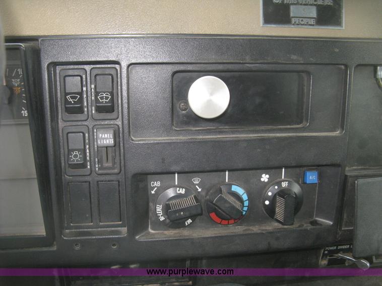 image for item K8714 1995 International 4900 pumper fire truck