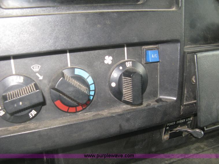 image for item K8714 1995 International 4900 pumper fire truck