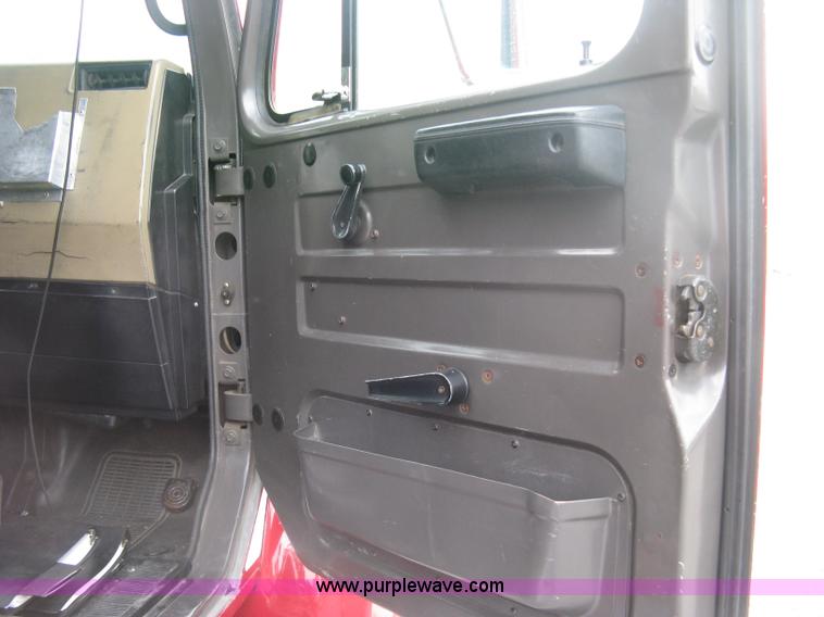 image for item K8714 1995 International 4900 pumper fire truck