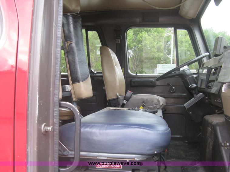 image for item K8714 1995 International 4900 pumper fire truck