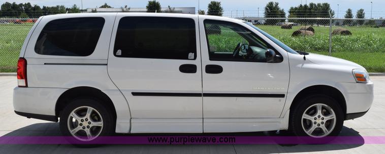image for item L5750 2008 Chevrolet Uplander van