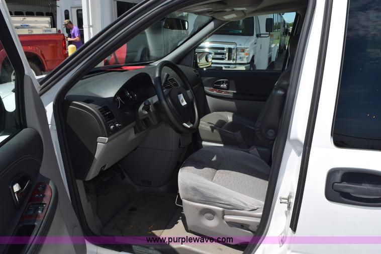 image for item L5750 2008 Chevrolet Uplander van